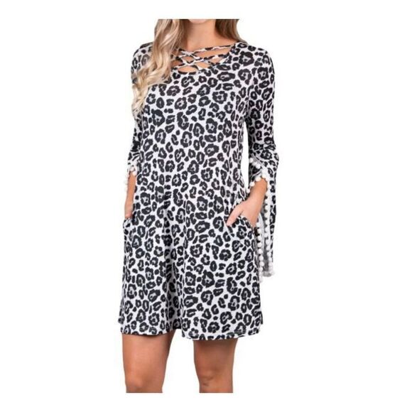Simply Southern Black & White Leopard Pom Pom Bell Sleeve Dress Size Large - Picture 1 of 9
